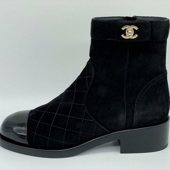 CHANEL 20K Suede Cap Toe Quilted CC Turnlock Flat Ankle Booties Boots - Picture 1 of 15